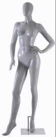 Manequim feminina elegante pose savana brao na cintura passo a frente pose