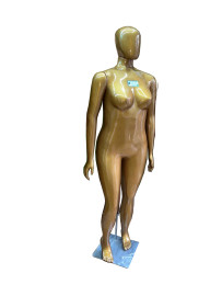 Manequim savana Feminino plus size pernas pose